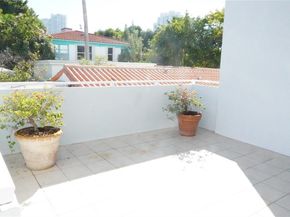 947 Lenox Ave 203, Miami Beach FL 33139