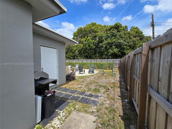 2281 NE 173rd St, North Miami Beach FL 33160