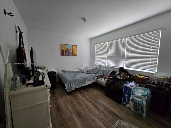 2281 NE 173rd St, North Miami Beach FL 33160