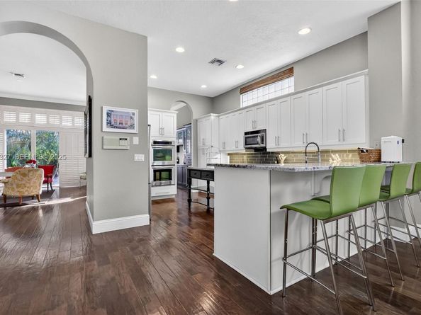 120 Villa Nueva Pl, Palm Beach Gardens FL 33418