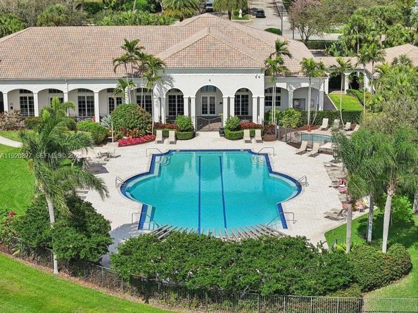 120 Villa Nueva Pl, Palm Beach Gardens FL 33418