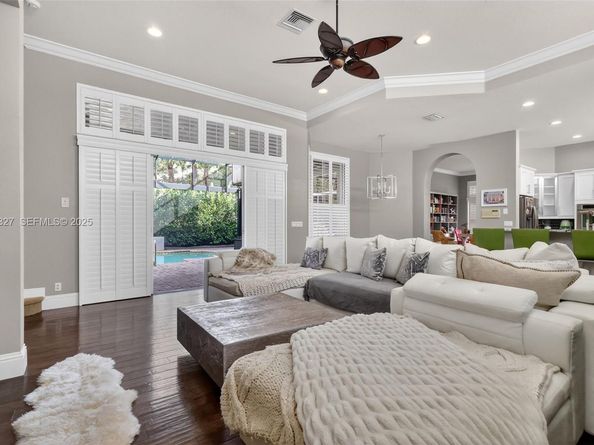 120 Villa Nueva Pl, Palm Beach Gardens FL 33418