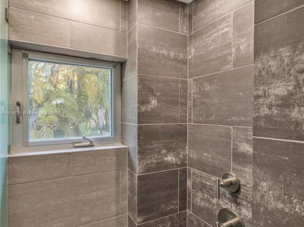 811 NE 71st St, Miami FL 33138