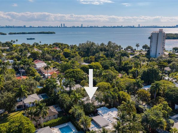 811 NE 71st St, Miami FL 33138