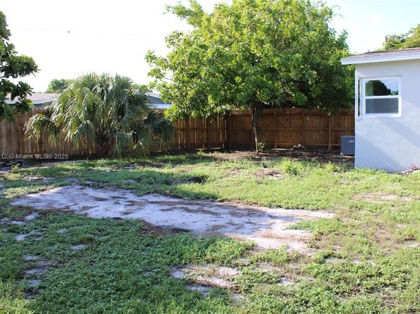 241 NE 55th St, Oakland Park FL 33334