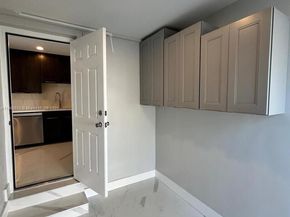 241 NE 55th St, Oakland Park FL 33334