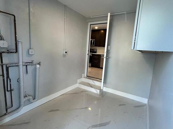 241 NE 55th St, Oakland Park FL 33334
