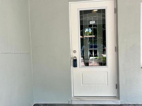 241 NE 55th St, Oakland Park FL 33334