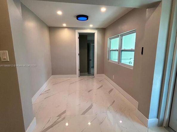 241 NE 55th St, Oakland Park FL 33334
