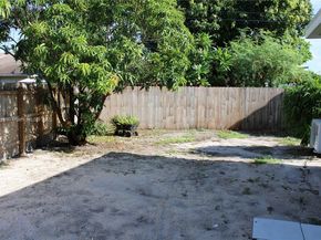 241 NE 55th St, Oakland Park FL 33334