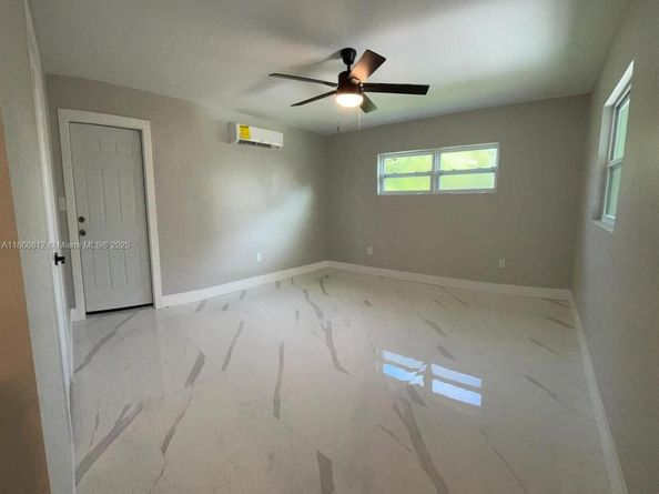241 NE 55th St, Oakland Park FL 33334
