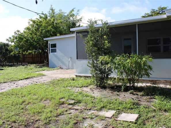 241 NE 55th St, Oakland Park FL 33334