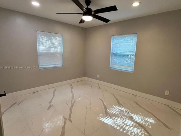 241 NE 55th St, Oakland Park FL 33334