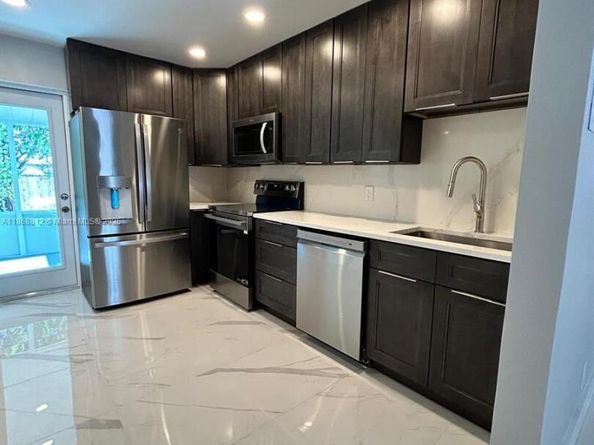 241 NE 55th St, Oakland Park FL 33334