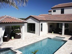 7 Lakeside Palms Ct, Lake Worth FL 33460