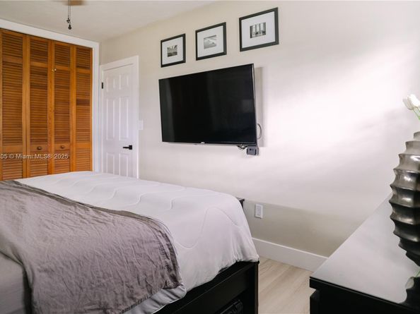 8811 NW 15th St, Pembroke Pines FL 33024