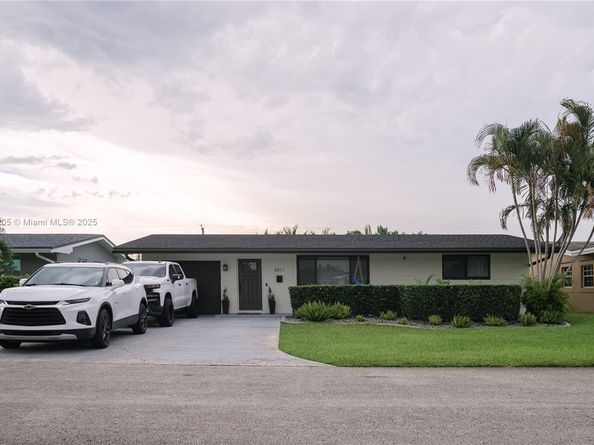 8811 NW 15th St, Pembroke Pines FL 33024