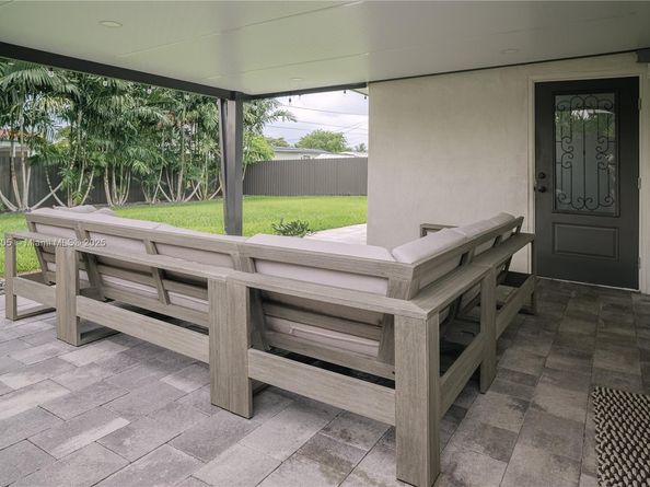 8811 NW 15th St, Pembroke Pines FL 33024