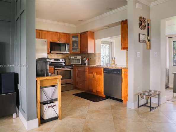 8811 NW 15th St, Pembroke Pines FL 33024