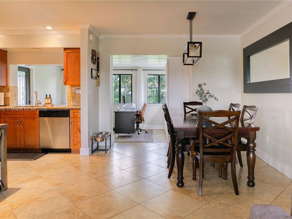 8811 NW 15th St, Pembroke Pines FL 33024