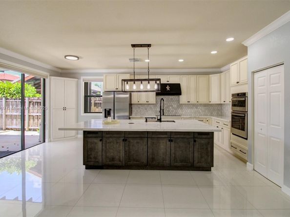17650 SW 154th Pl, Miami FL 33187