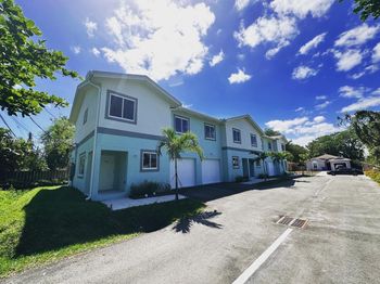 732 NW 2nd Ave