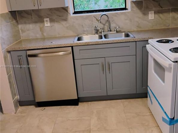3161 NW 5th St, Lauderhill FL 33311