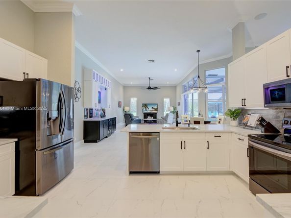 6518 NW 72nd Pl, Parkland FL 33067