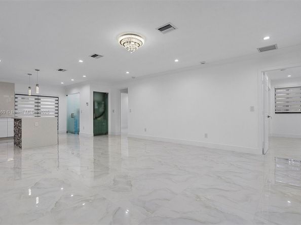 501 E 59th St, Hialeah FL 33013