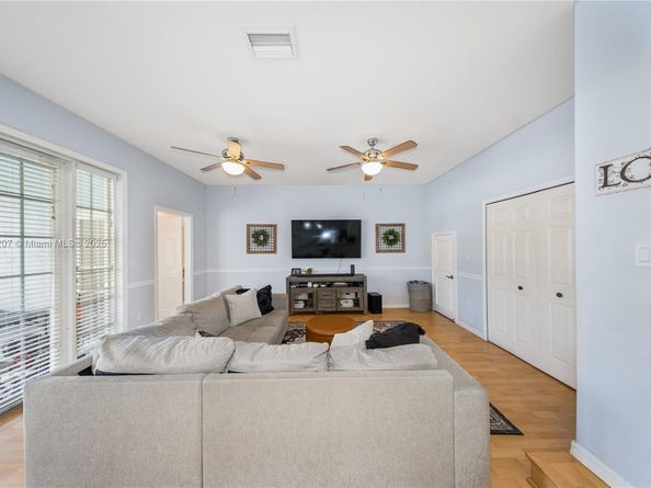 9822 SW 161st Pl, Miami FL 33196
