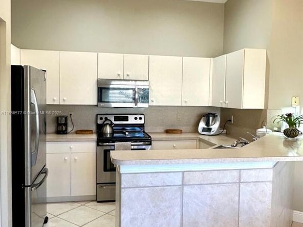 4370 Pine Ridge Ct, Weston FL 33331