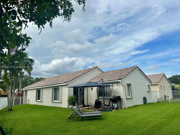 4370 Pine Ridge Ct, Weston FL 33331