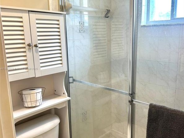 4370 Pine Ridge Ct, Weston FL 33331