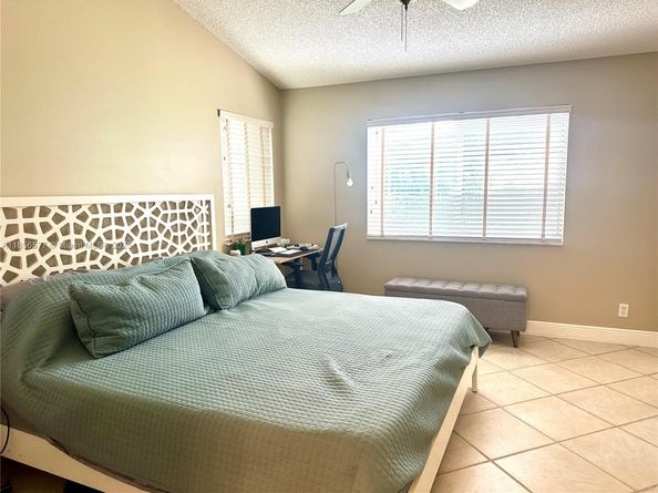 4370 Pine Ridge Ct, Weston FL 33331
