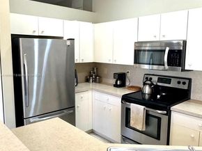 4370 Pine Ridge Ct, Weston FL 33331
