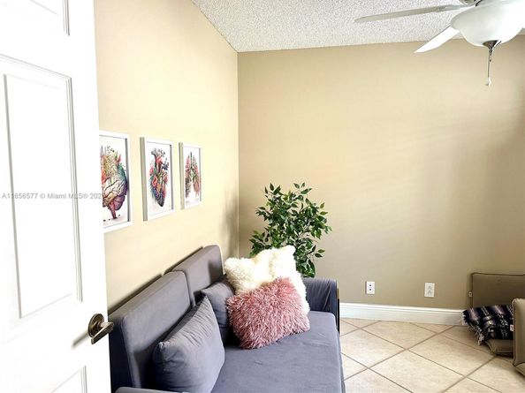 4370 Pine Ridge Ct, Weston FL 33331