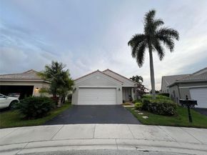 4370 Pine Ridge Ct, Weston FL 33331