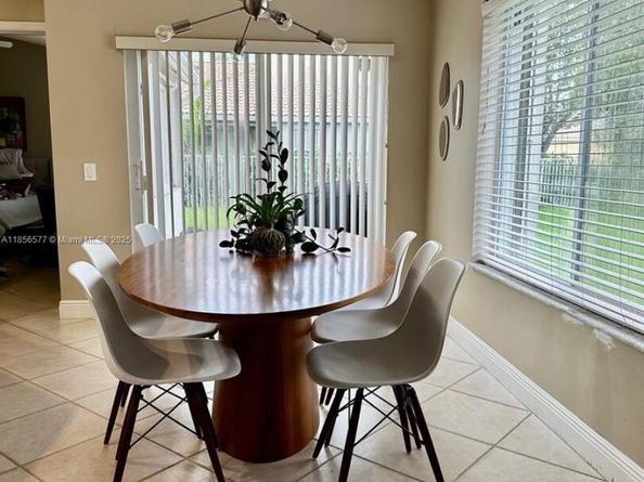 4370 Pine Ridge Ct, Weston FL 33331