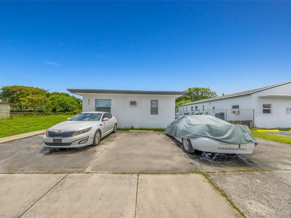 832 NW 10th St, Hallandale Beach FL 33009