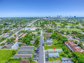 832 NW 10th St, Hallandale Beach FL 33009