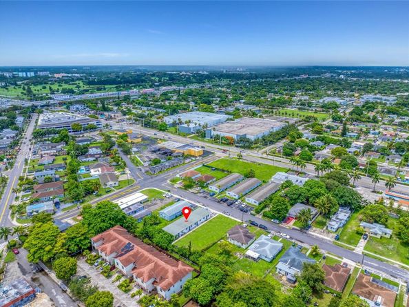 832 NW 10th St, Hallandale Beach FL 33009