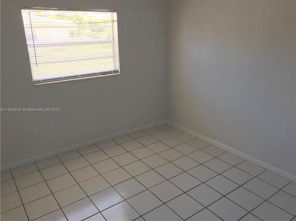 832 NW 10th St, Hallandale Beach FL 33009