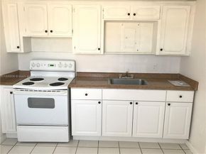 832 NW 10th St, Hallandale Beach FL 33009