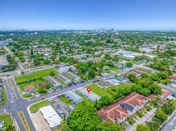 832 NW 10th St, Hallandale Beach FL 33009