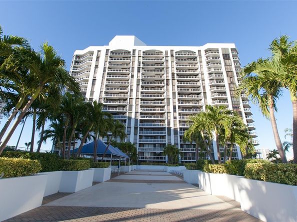 3640 Yacht Club Dr 708, Aventura FL 33180