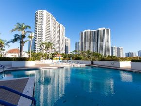 3640 Yacht Club Dr 708, Aventura FL 33180