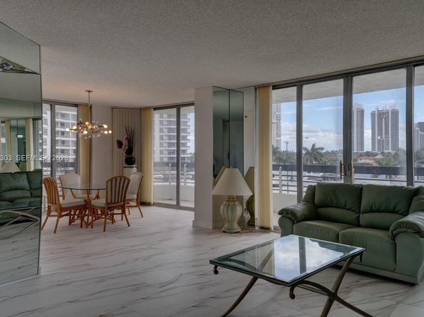 3600 Mystic Pointe Dr 613, Aventura FL 33180