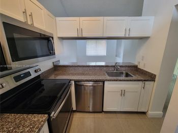 958 Coral Club Dr