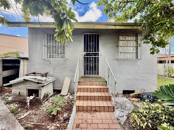 2228 SW 2nd St, Miami FL 33135