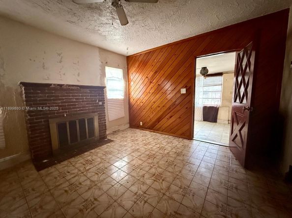 2228 SW 2nd St, Miami FL 33135